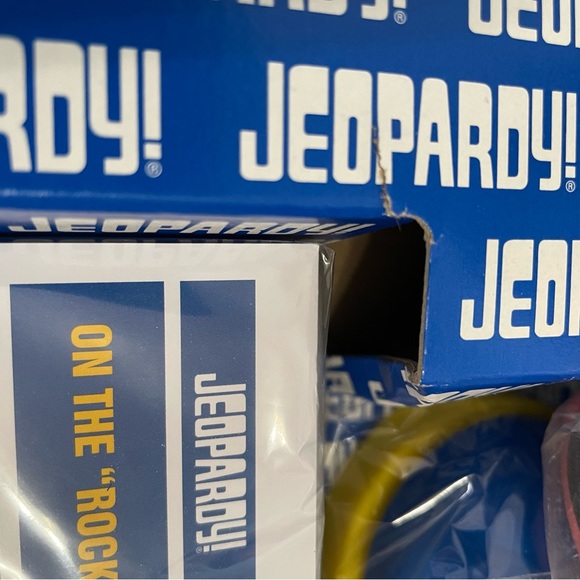 Jeopardy Deluxe Edition Board Game-America's Favorite Quiz Show - Picture 6 of 11